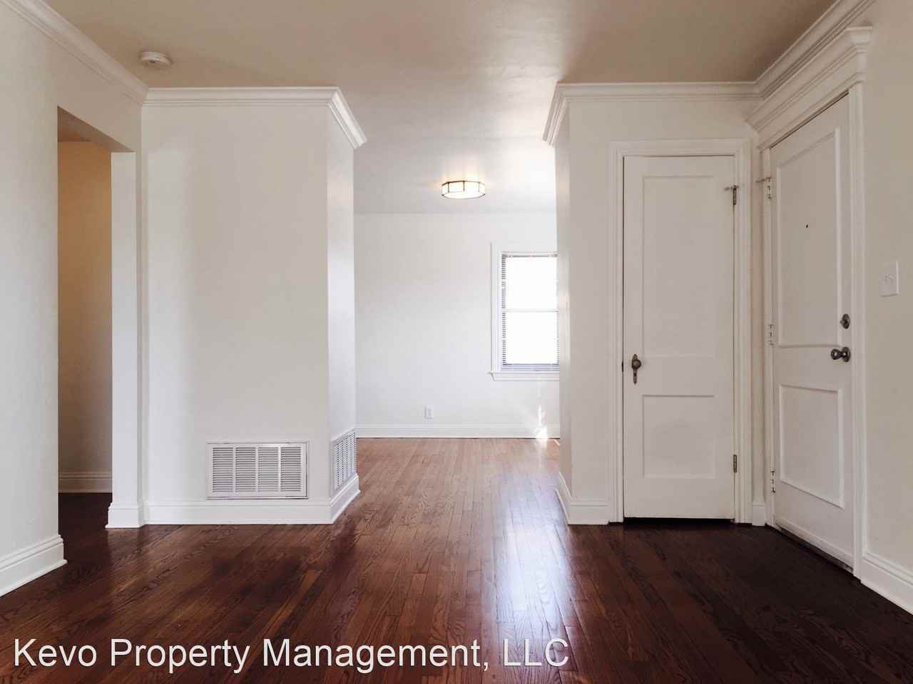 3717 N Lee Ave - Photo 3 of 10