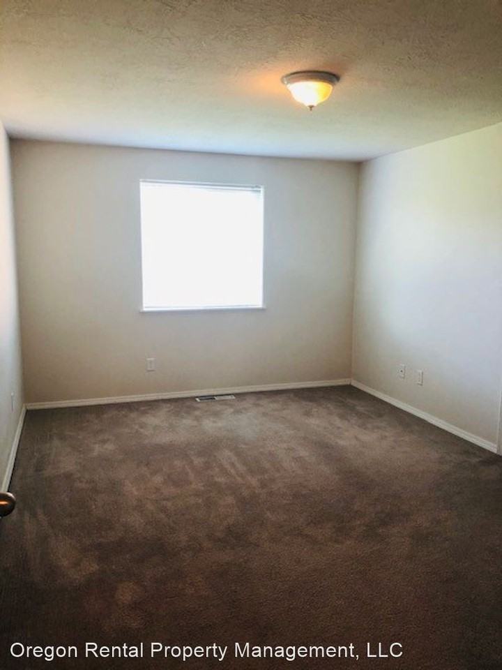 1424 S 6th St - Photo 3 of 14