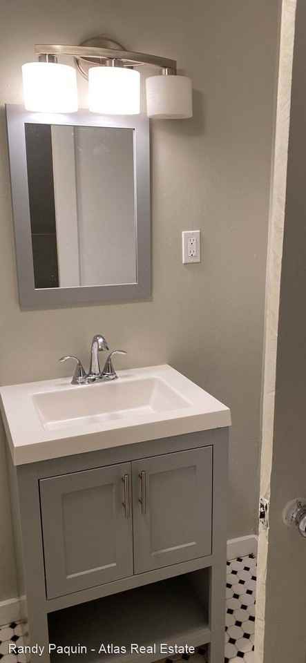 1066 N Clarkson St - Photo 3 of 8