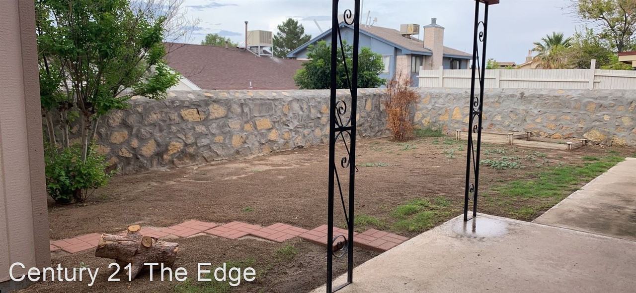 11741 Roger Chaffee Ln - Photo 3 of 10