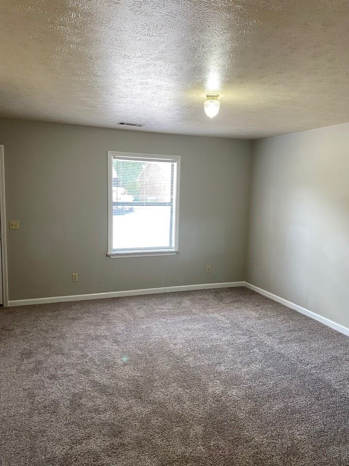 5616 S Jefferson Ave - Photo 2 of 8