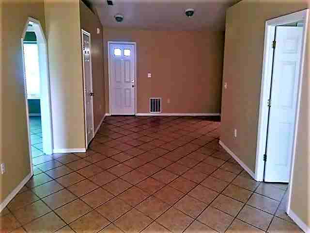 1614 Christa Ct - Photo 2 of 8