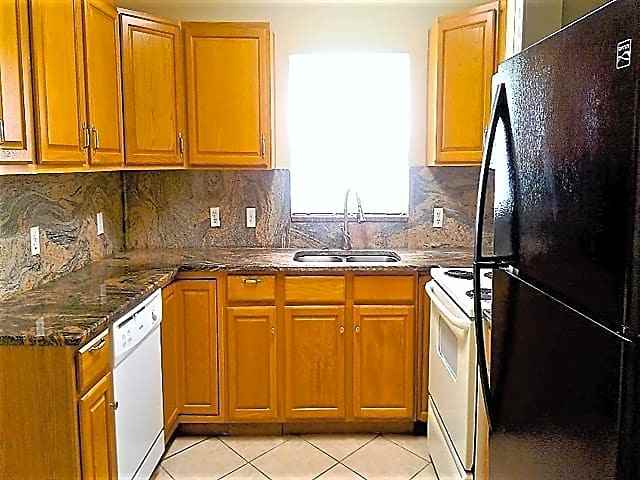 1614 Christa Ct - Photo 3 of 8