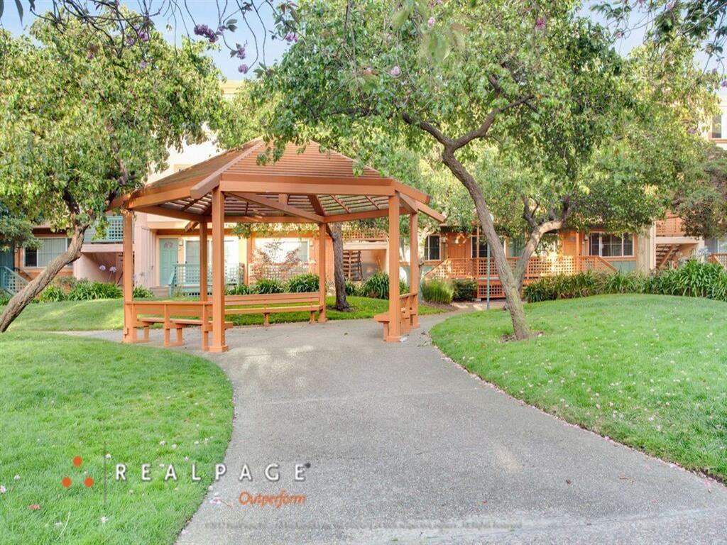 Peninsula Pines Apartments - Photo 7 of 12