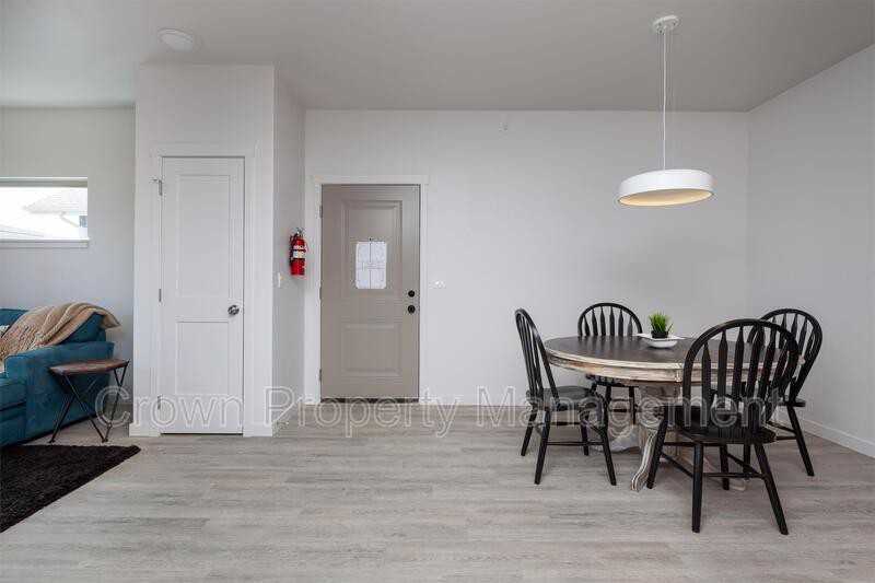 206 Sawyer Ln - Photo 7 of 28