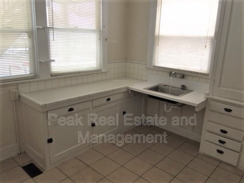 253 Eastern Ave Se - Photo 7 of 17