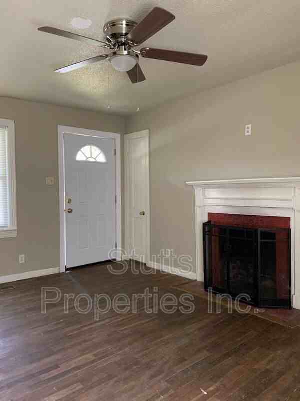 1128 Dixie Ave - Photo 2 of 10