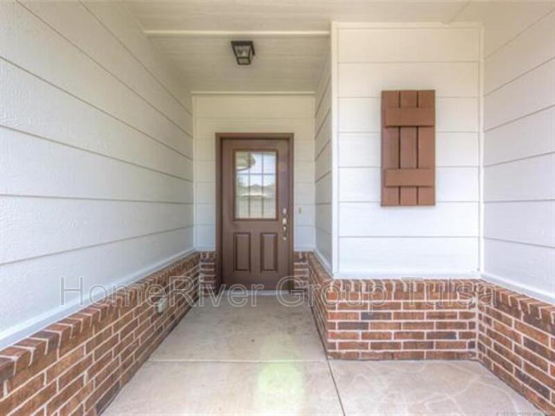 10725 N 152nd East Ave - Photo 2 of 28