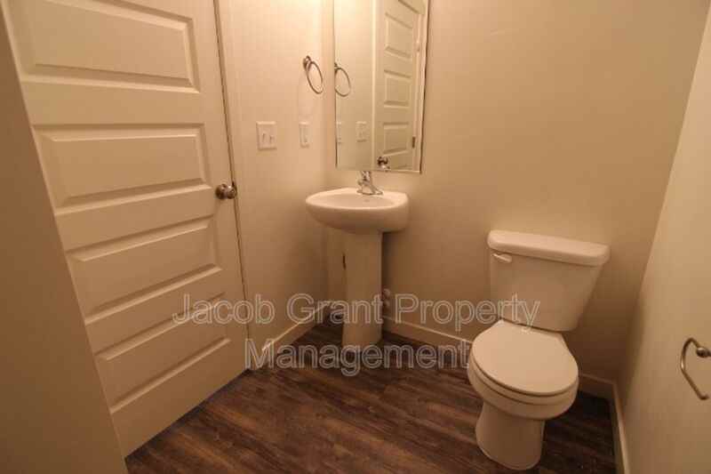 Lincoln Dr #119 - Photo 4 of 9