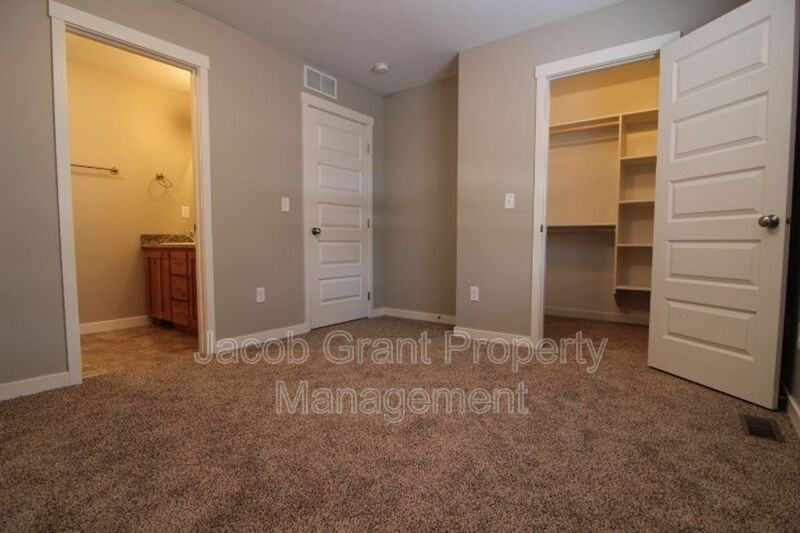 Lincoln Dr #119 - Photo 7 of 9