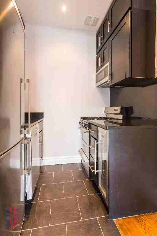Hudson St #5 - Photo 3 of 6