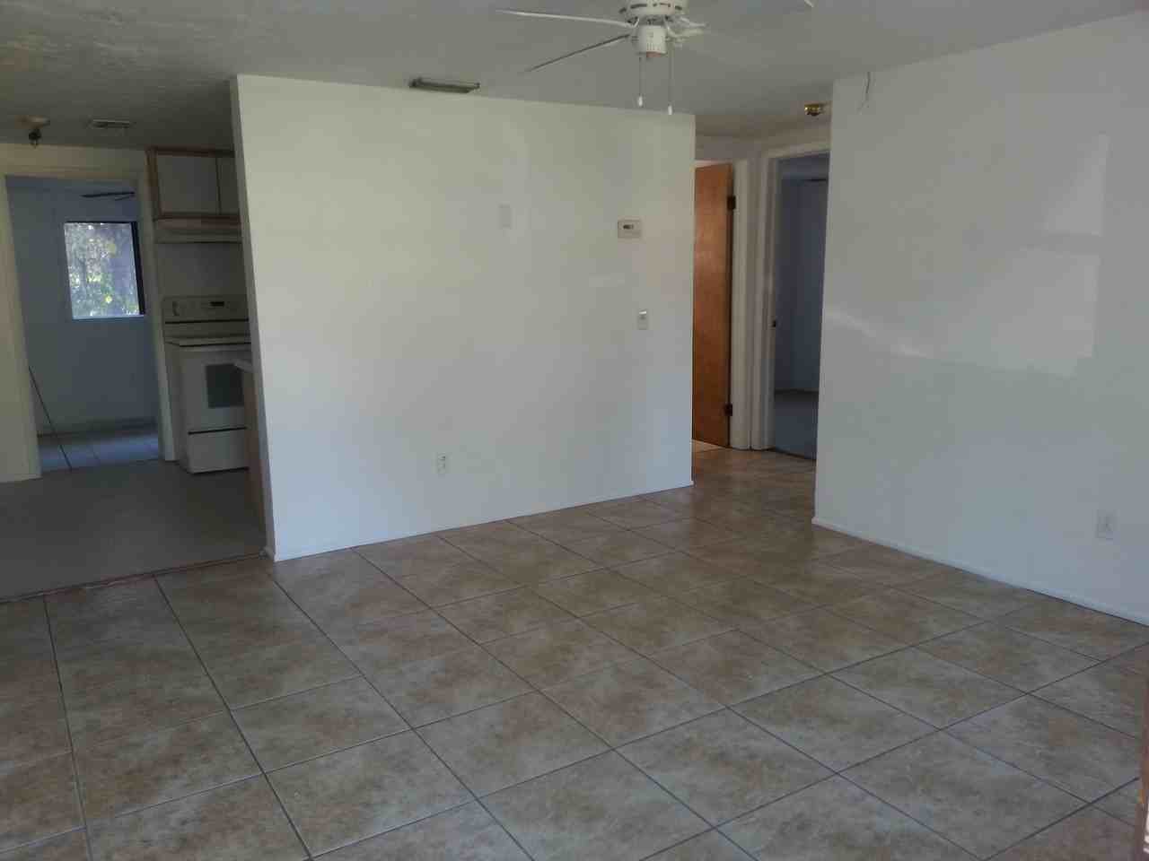 15103 Omaha St - Photo 2 of 10