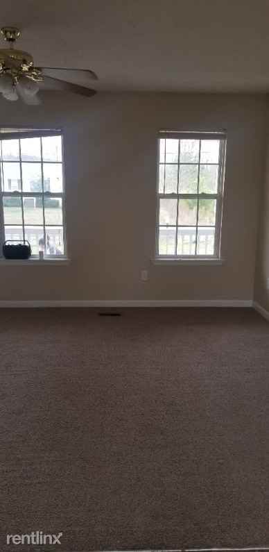 119 Jennifer Ln - Photo 2 of 12