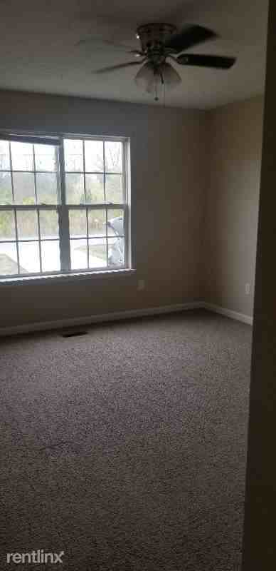 119 Jennifer Ln - Photo 3 of 12