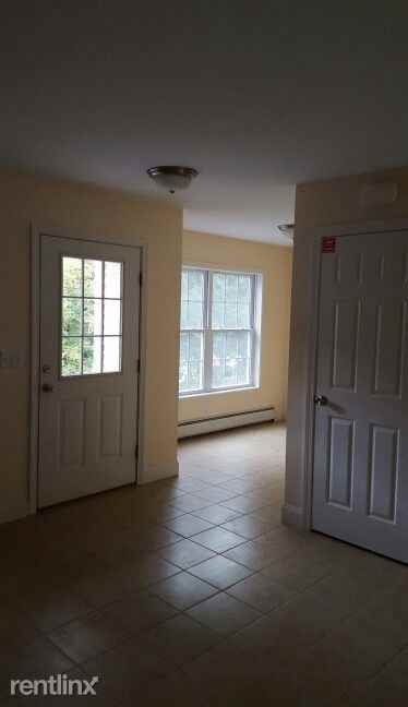 128 S Main St - Photo 2 of 12