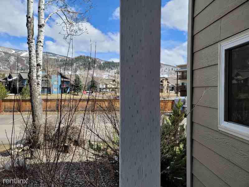 1395 Sparta Plz - Photo 3 of 29