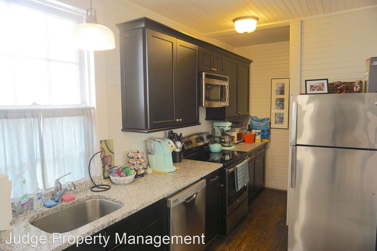 3410 3410 Abercorn Street Carriage House - Photo 2 of 9