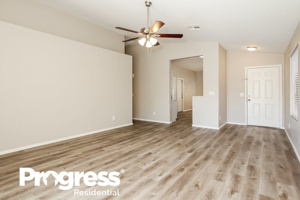 5473 W Augusta Ave - Photo 3 of 16