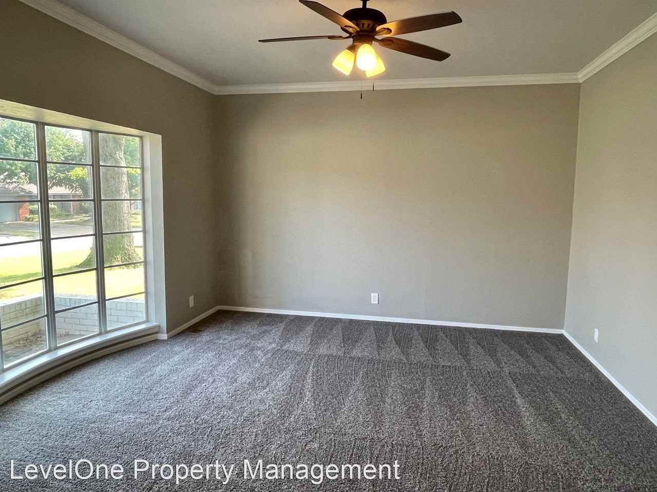 3504 Nw 69th St - Photo 3 of 20