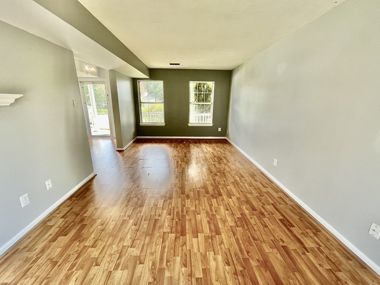 5589 Roundtree Dr - Photo 2 of 21