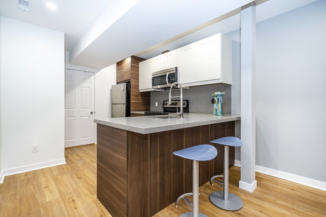 61 Langford Ave - Photo 3 of 12