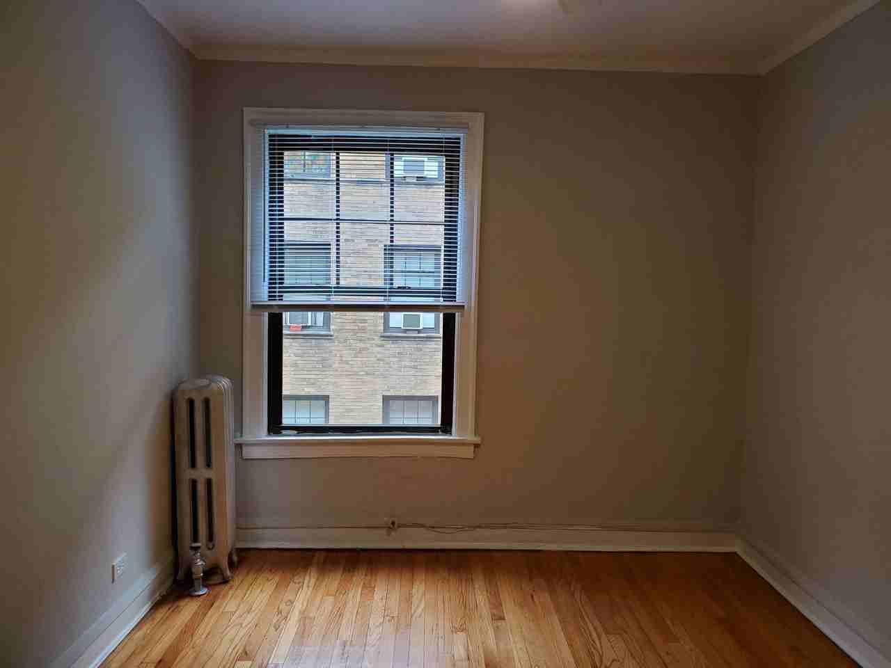 931-39 West Oakdale Apartments - Photo 2 of 35