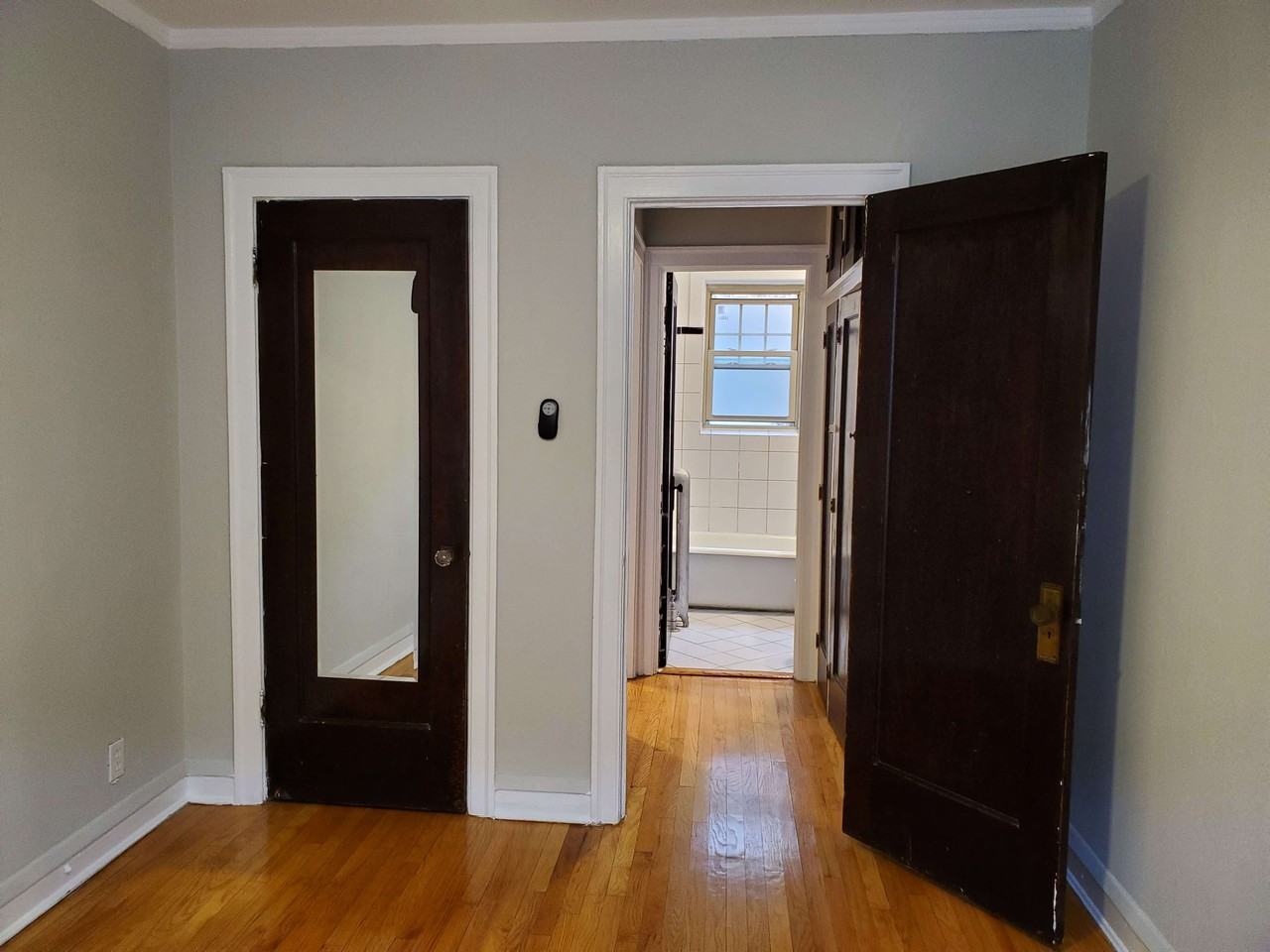 931-39 West Oakdale Apartments - Photo 3 of 35