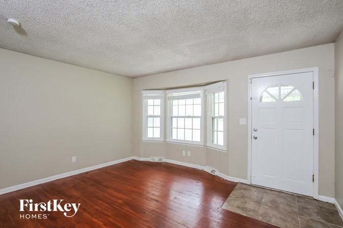 7516 Oakland Ave - Photo 3 of 15