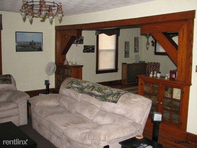 457 Strayer St - Photo 3 of 34