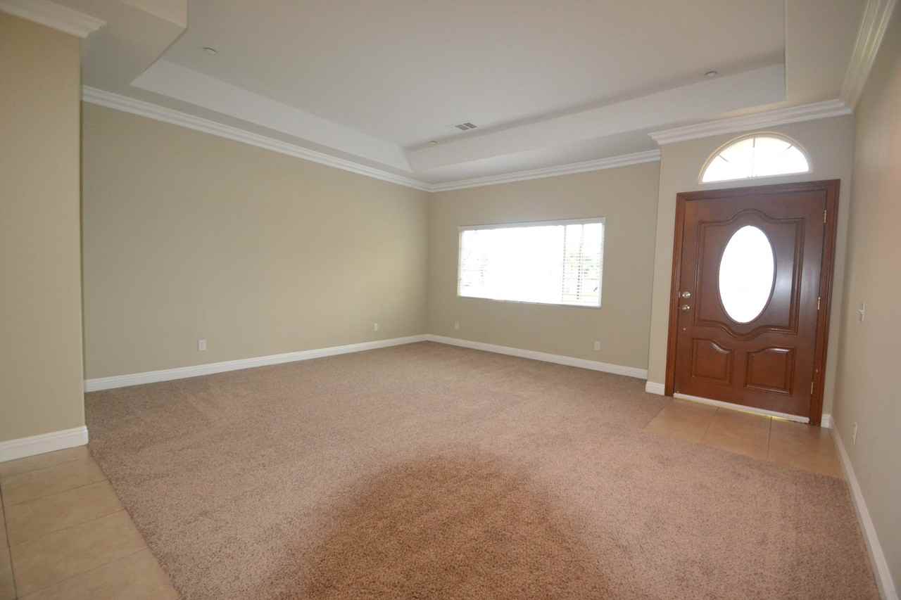 27088 Cypress St - Photo 3 of 9