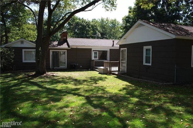 2870 Kent Rd - Photo 2 of 7