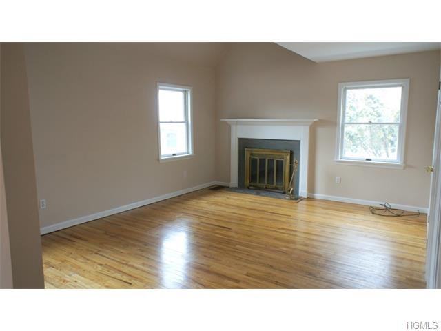 136 Dearborn Ave - Photo 3 of 12