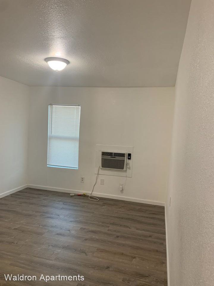 924 Waldron - Photo 3 of 9