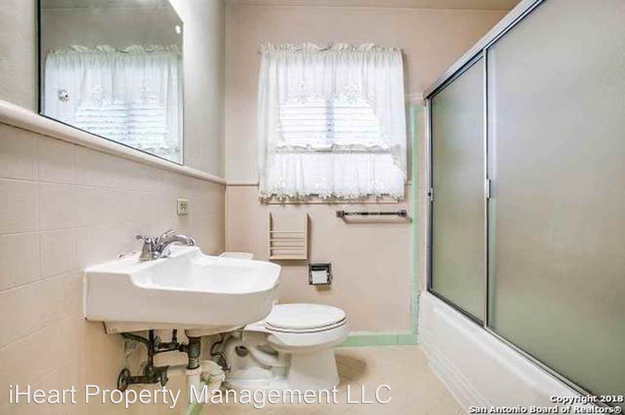 322 Altgelt Ave - Photo 3 of 3