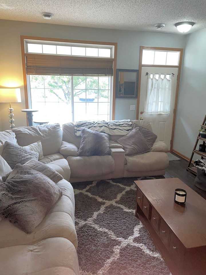 735 Willow Glen Dr - Photo 3 of 10