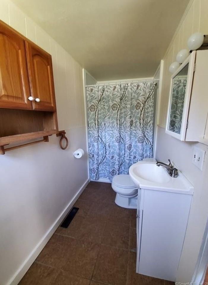 Killingly - Townhouse Style/Side by Side Apartment $1000 - Photo 3 of 7