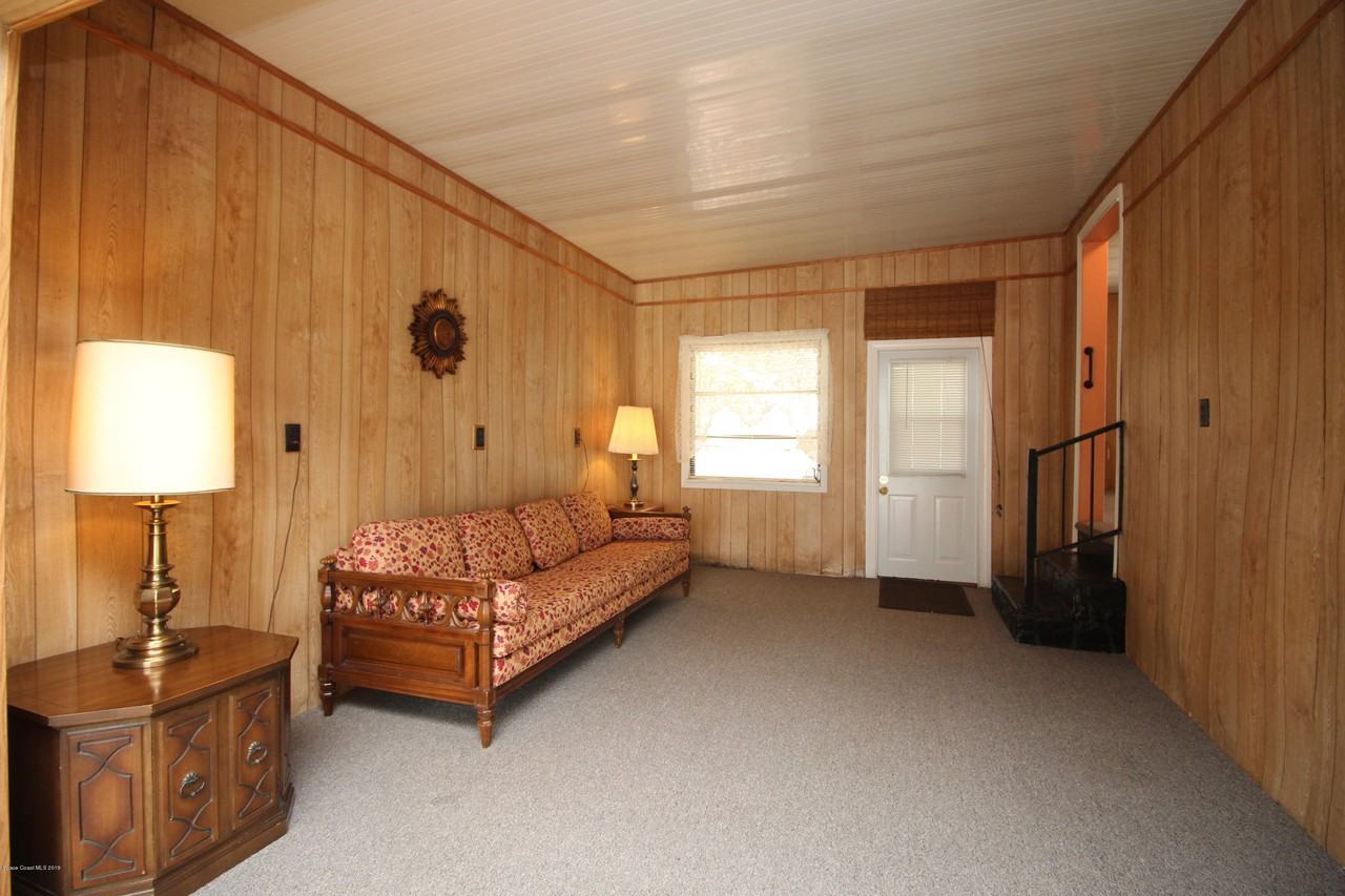 693 Pinewood Blvd - Photo 2 of 7