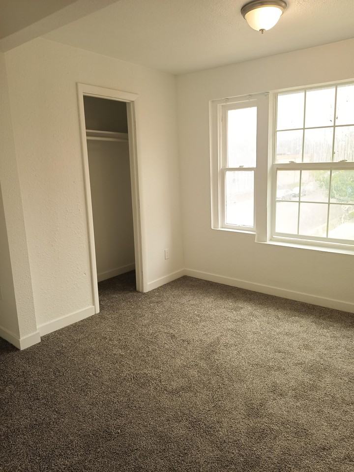 803 East Clark Street - 4 #4 - Photo 2 of 8