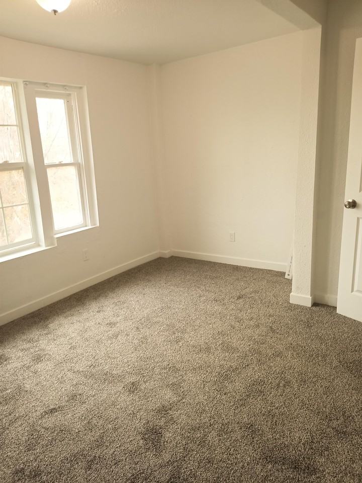 803 East Clark Street - 4 #4 - Photo 3 of 8