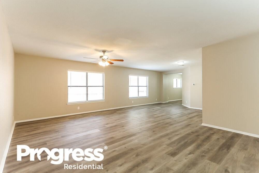 7825 Sandpiper Park Dr - Photo 3 of 16