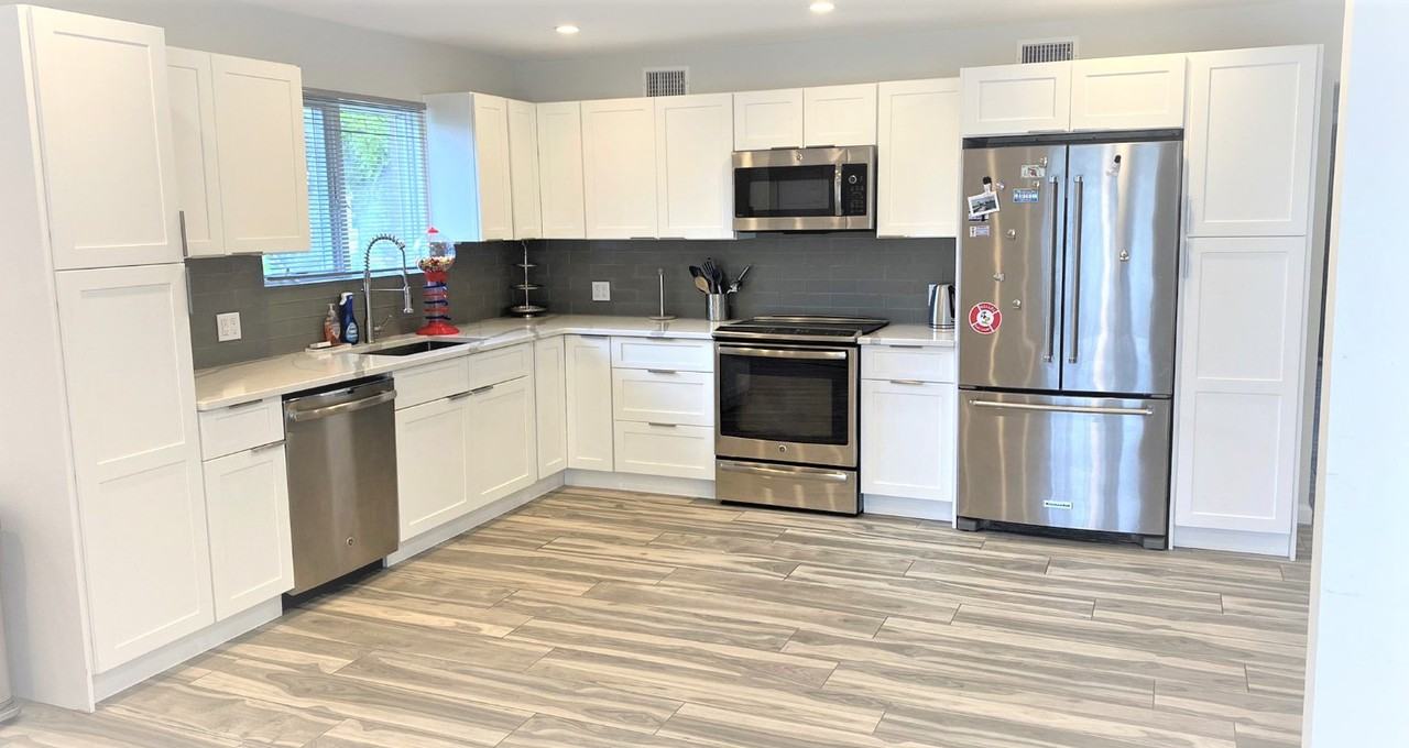 822 Raleigh Ln - Photo 2 of 13