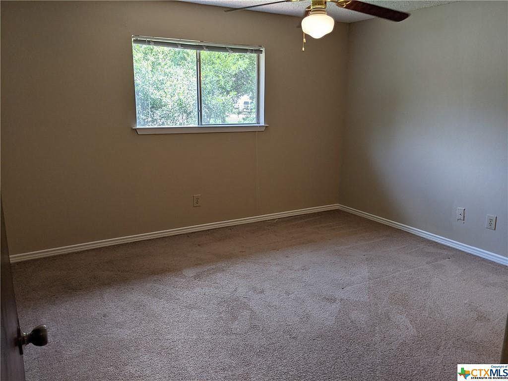 300 Craddock Ave - Photo 2 of 3