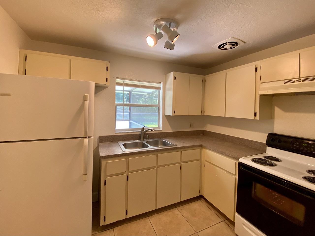 41 N Palermo Ave #1 - Photo 3 of 7