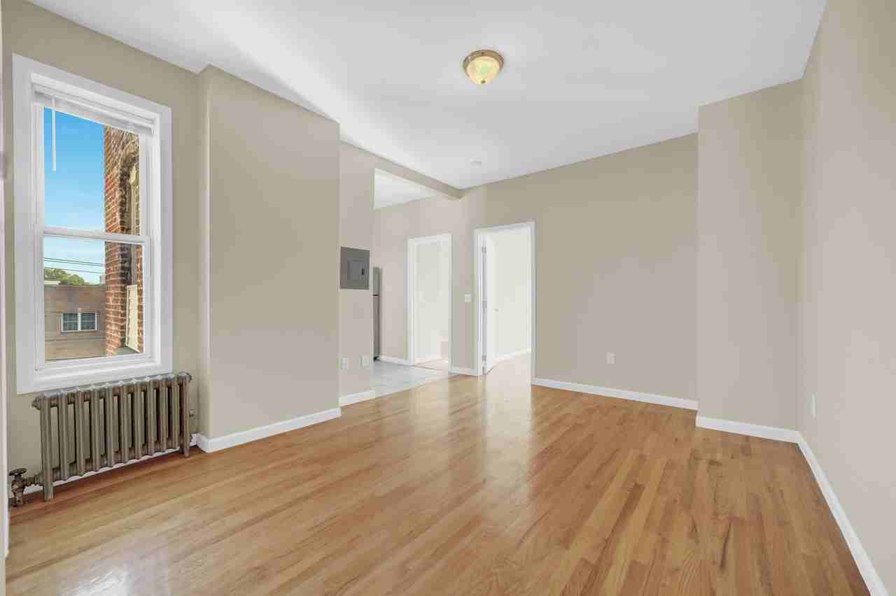 152 New York AveApartment 9 #09 - Photo 4 of 10