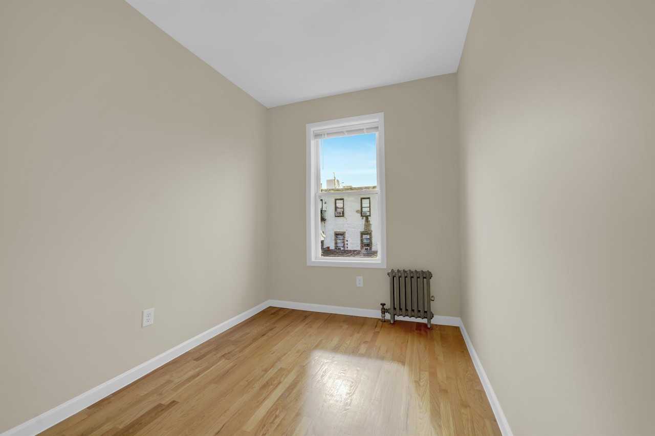 152 New York AveApartment 9 #09 - Photo 5 of 10