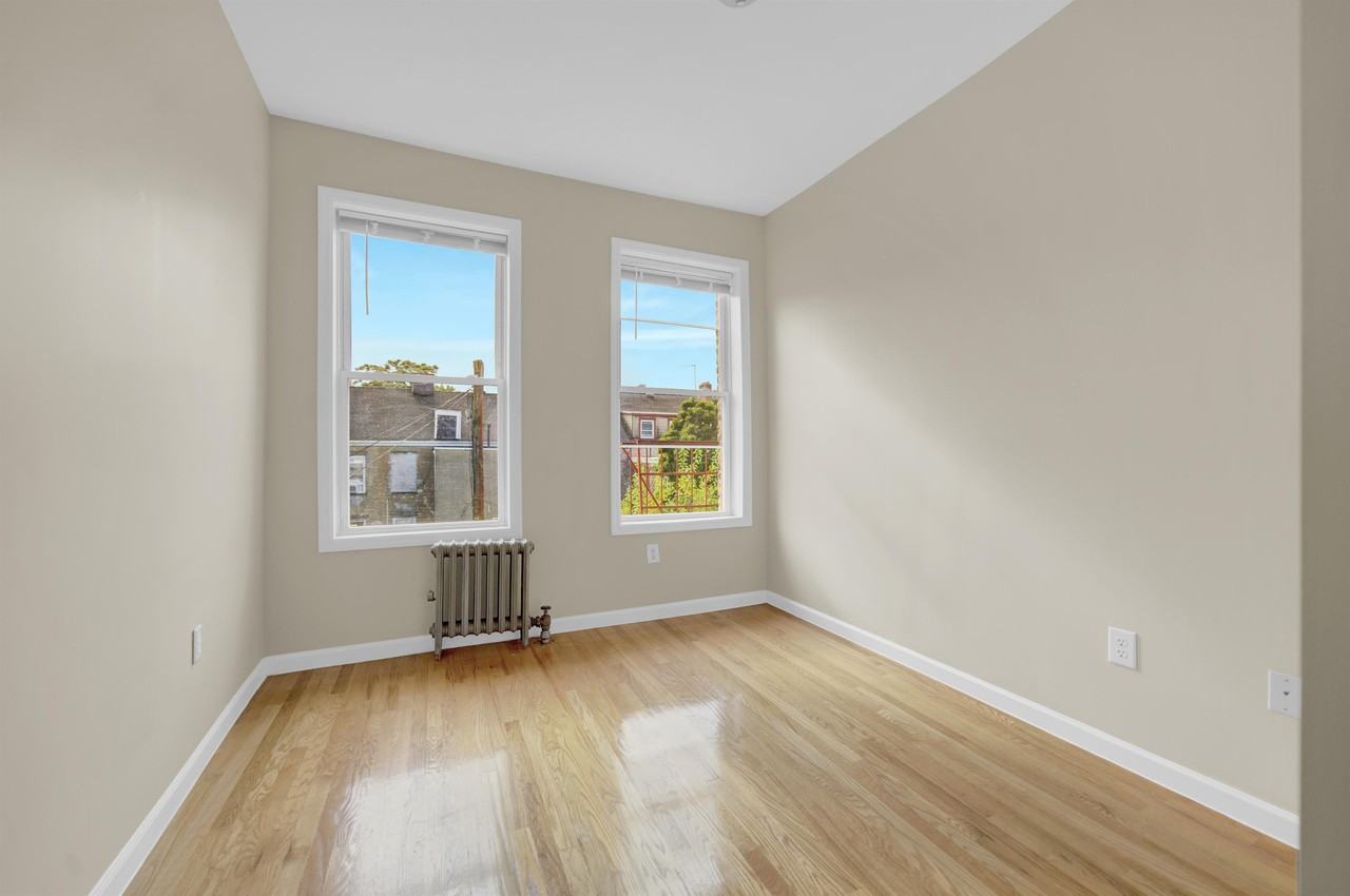 152 New York AveApartment 9 #09 - Photo 7 of 10