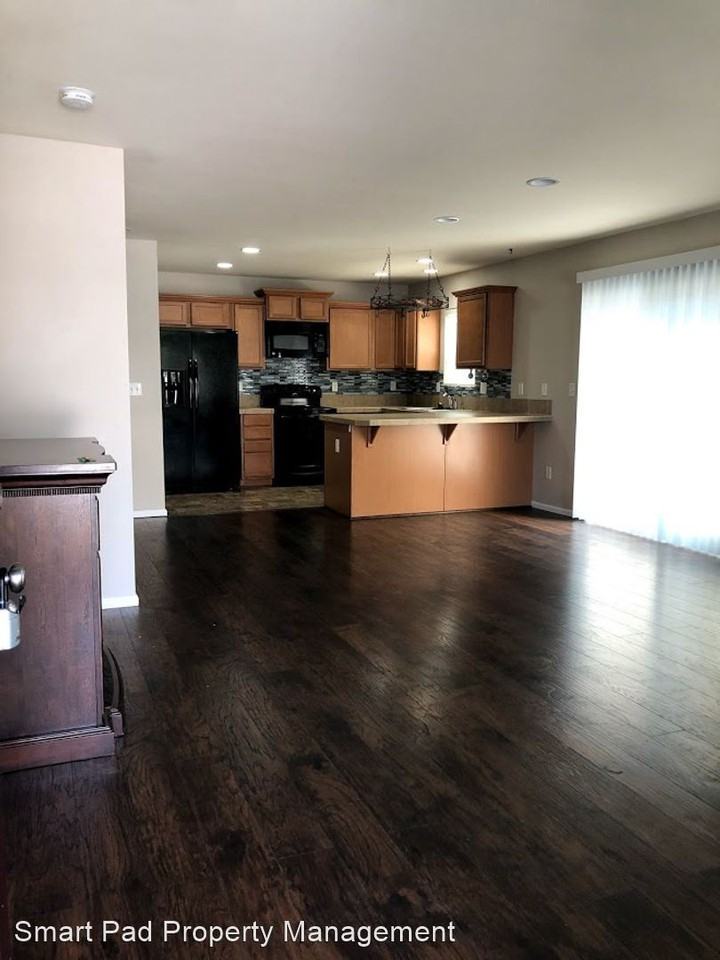 8707 Oslo Ln Ne - Photo 2 of 19