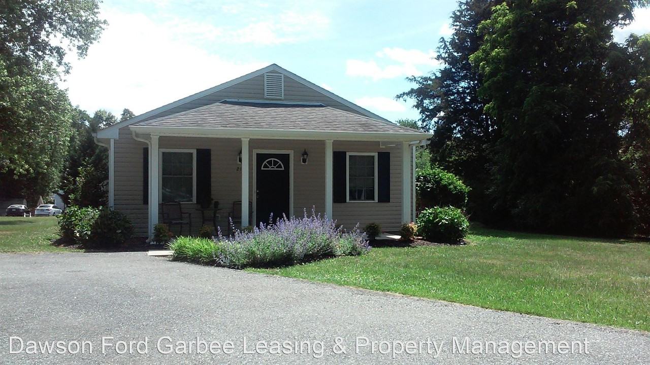 215 Fowler St - Photo 2 of 5