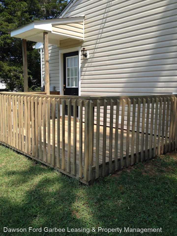 215 Fowler St - Photo 3 of 5