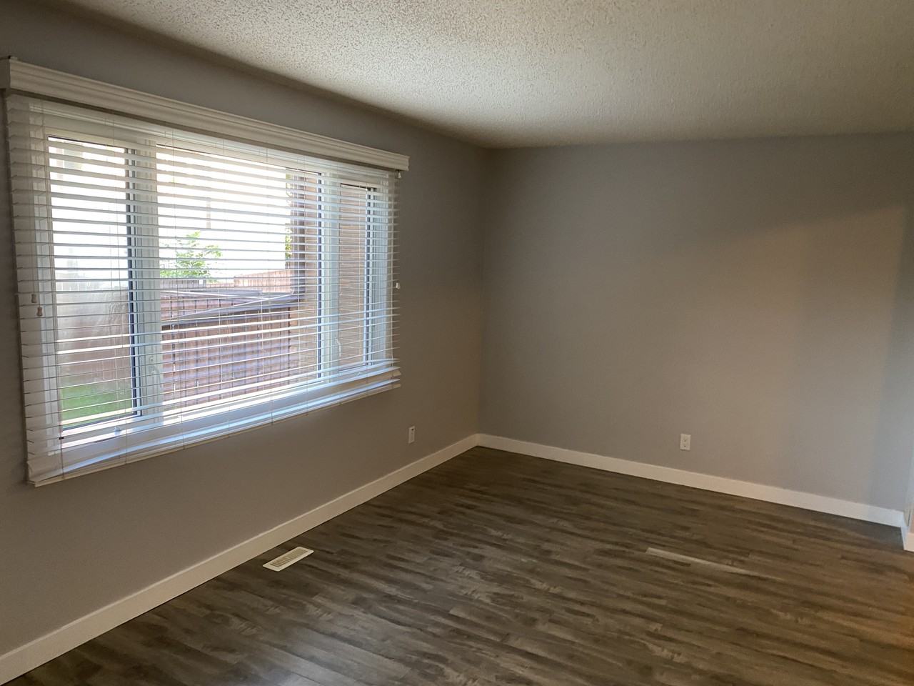 14110 10-14110 80 St Nw - Photo 2 of 9